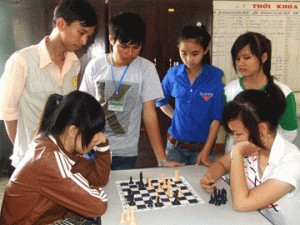 Vận động viên nữ các CLB tham gia thi đấu môn cờ vua