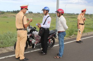 Nguy hiểm với lỗi bật đèn xi nhan