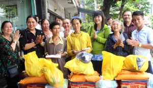 Các nhà hảo tâm chia sẻ với nhiều hoàn cảnh khó khăn