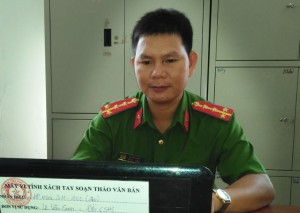 Đại úy Lê Văn Sum luôn học tập và làm theo gương Bác