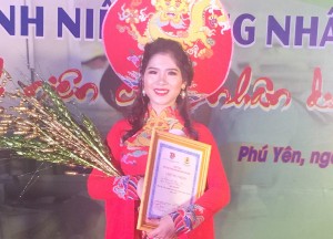 Nữ công nhân duyên dáng tài năng