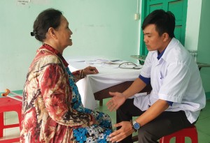 Khám sàng lọc, tư vấn về phục hồi chức năng cho người khuyết tật