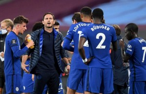 Premier League: Chelsea và Leicester bại trận, cuộc đua top 4 căng thẳng