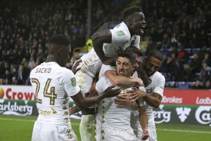 Leeds United chính thức trở lại Premier League sau 16 năm vắng bóng