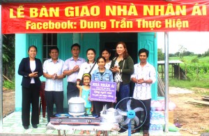 Bàn giao nhà Nhân ái cho phụ nữ dân tộc thiểu số nghèo