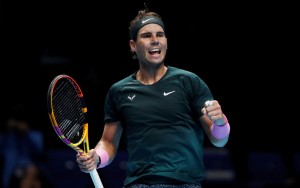 Đánh bại Tsitsipas, “Vua đất nện” Nadal vào bán kết ATP Finals