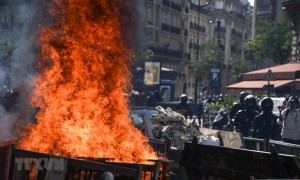 Pháp: Cảnh sát dùng hơi cay giải tán người biểu tình quá khích ở Paris