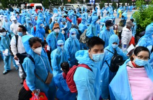 800 người Phú Yên mặc bảo hộ rời TP.HCM