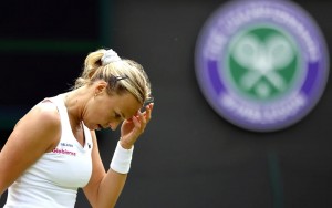 Nũ hạt giống số 2 thua sốc, Djokovic thắng trận 23 liên tiếp ở Wimbledon
