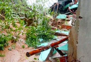 Núi lở giật sập nhà, hai người ở Phú Yên bị thương