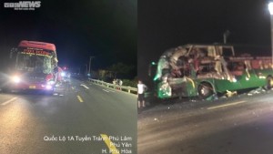 Hai xe khách đâm nhau trên quốc lộ, 2 người tử vong