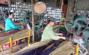 Làng nghề tất bật vào vụ tết