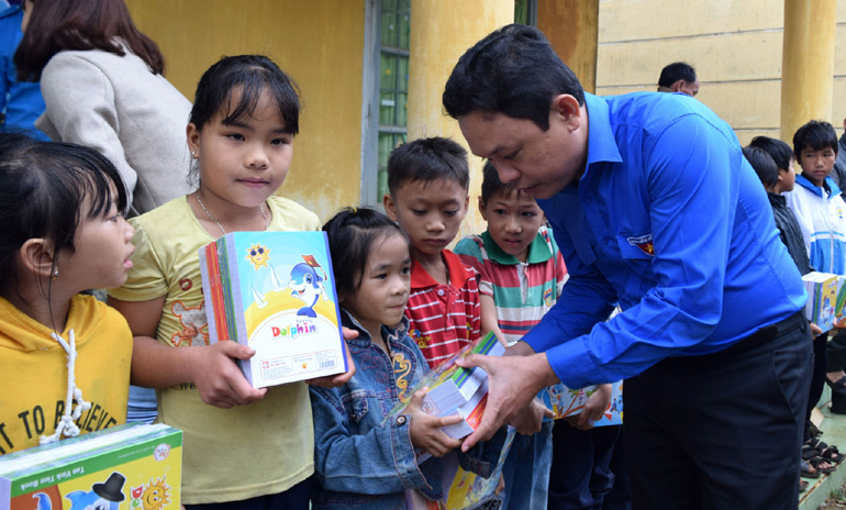 Sôi nổi hoạt động Xuân tình nguyện