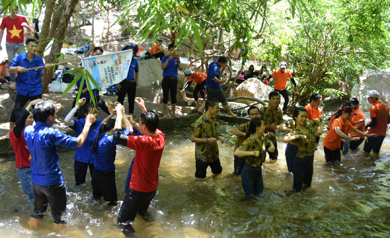 Hành trình “Tuổi trẻ vì biển đảo quê hương”