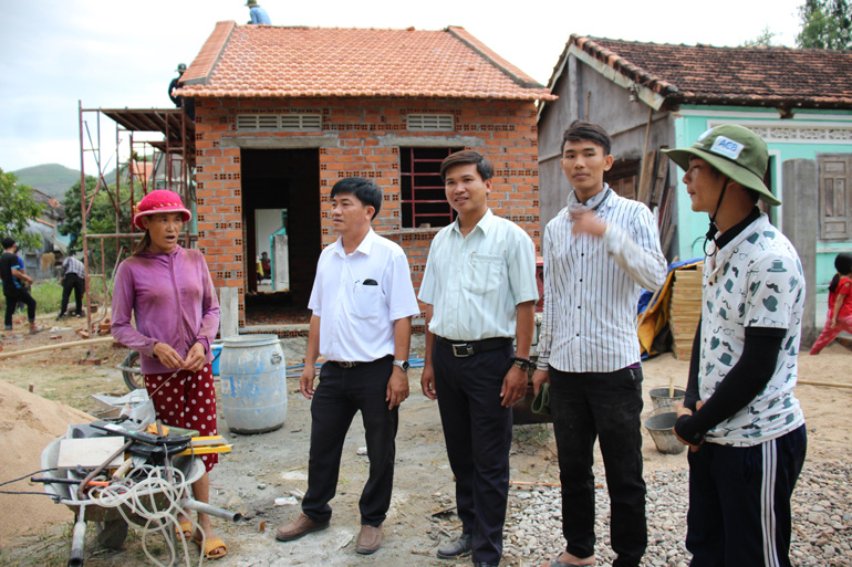 Lãnh đạo huyện Phú Hòa thăm sinh viên tình nguyện hè năm 2019