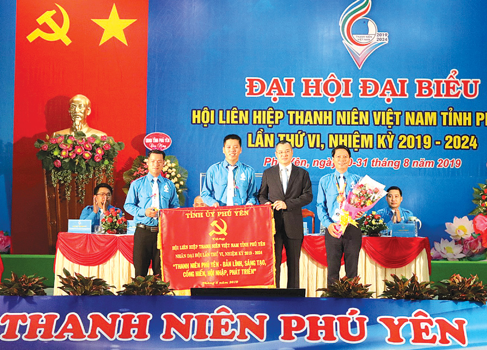 Anh Lương Minh Tùng tái đắc cử Chủ tịch Hội