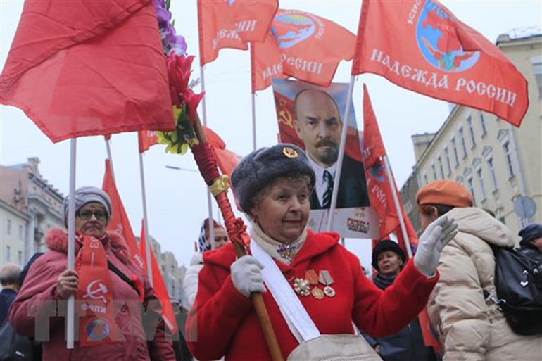 Tuần hành kỷ niệm 102 năm Cách mạng tháng Mười vĩ đại tại Moscow