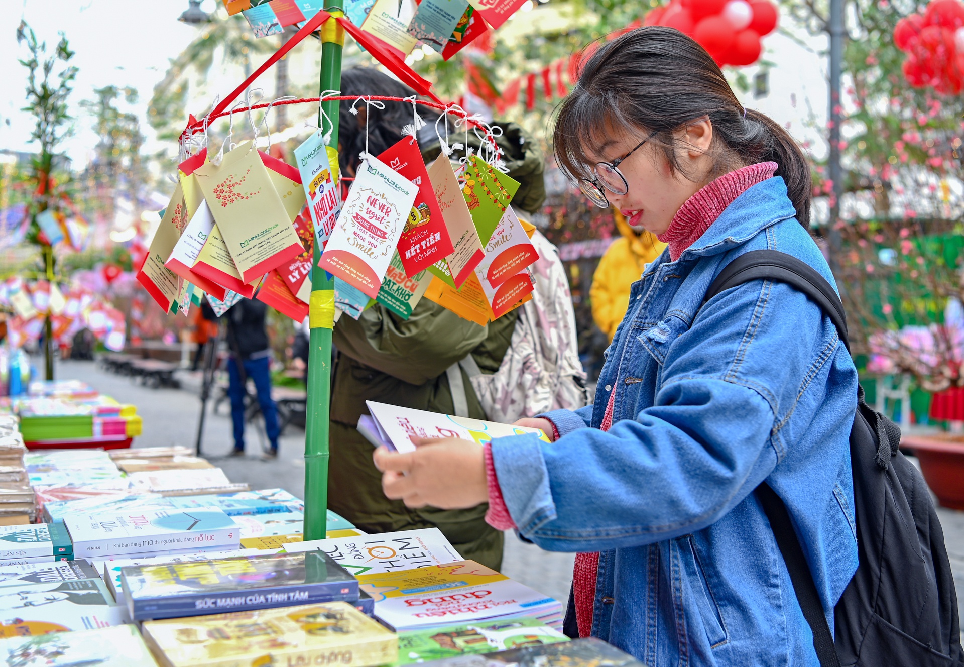 Ha Noi ret dam, nguoi dan van no nuc tham du hoi sach xuan 2020 hinh anh