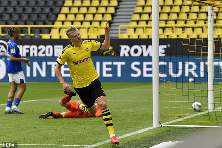 Bundesliga: Dortmund áp sát ngôi đầu, RB Leipzig “rơi” điểm