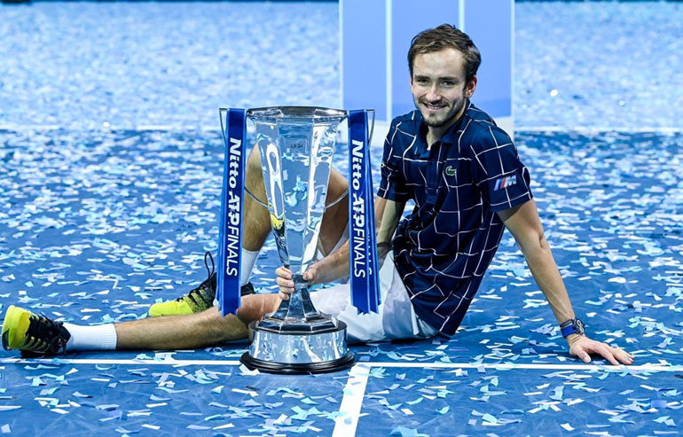 Ngược dòng hạ Thiem, Daniil Medvedev lần đầu đăng quang ATP Finals