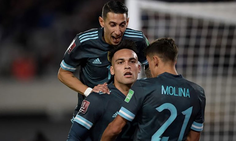 Argentina thắng nhọc, Brazil cách vé đến Qatar 1 trận thắng
