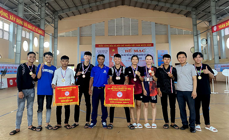 Trường THPT Lê Hồng Phong (huyện Tây Hòa): Phát triển mạnh phong trào thể thao học đường