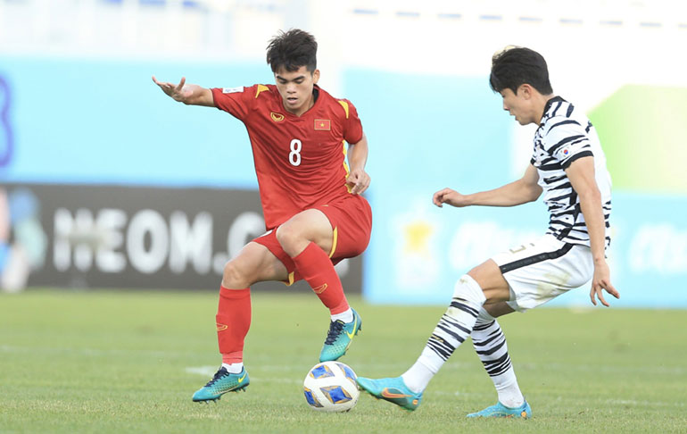 Đề xuất U23 Việt Nam thi đấu tại V-League: Hướng về bóng đá trẻ