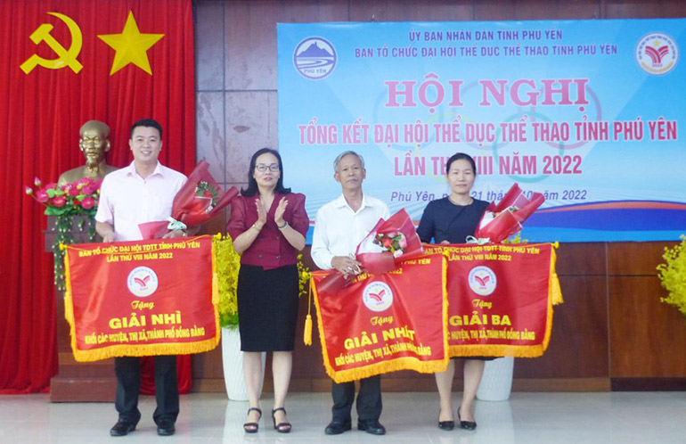 Tổng kết Đại hội TDTT tỉnh Phú Yên lần thứ VIII - năm 2022: Tặng cờ xuất sắc cho huyện Sơn Hòa và TP Tuy Hòa