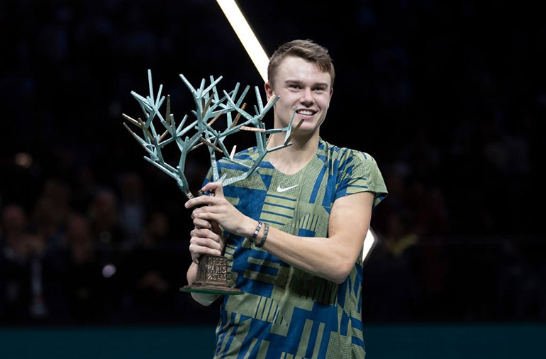 Tay vợt tuổi teen Holger Rune đăng quang Paris Masters 2022