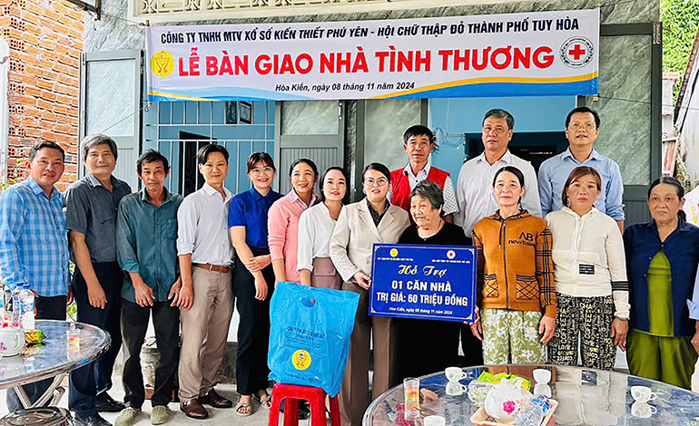 Tuy Hòa: Nghiệm thu và bàn giao nhà Tình thương cho hộ nghèo