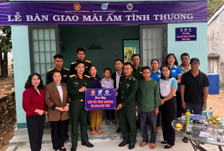 Tặng nhà "Mái ấm tình thương" cho người nghèo