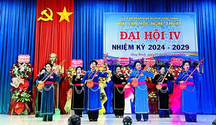 Trong “ngôi nhà” văn học nghệ thuật đa sắc đa thanh