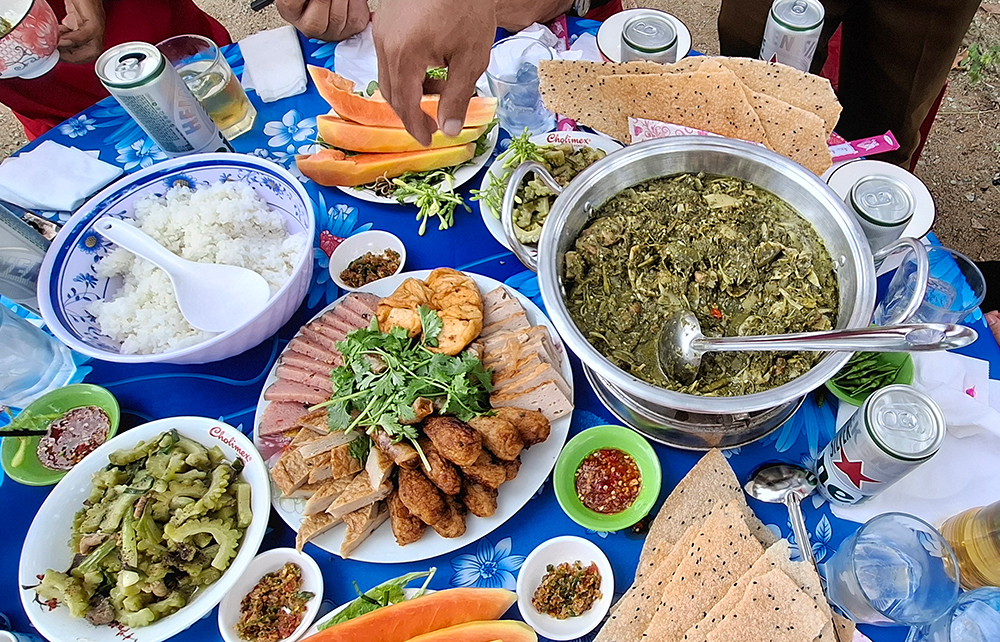 Lạ mà ngon, món lá sắn kho