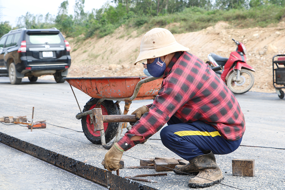 Khí thế thi công trên công trường Cao tốc Bắc - Nam những ngày giáp tết