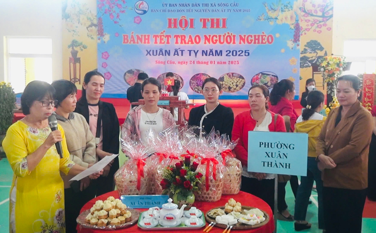 Sông Cầu tổ chức hội thi Bánh tết trao người nghèo