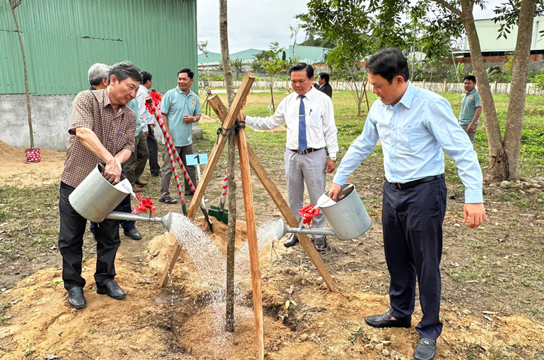 Phát động hưởng ứng "Tết trồng cây đời đời nhớ ơn Bác Hồ”