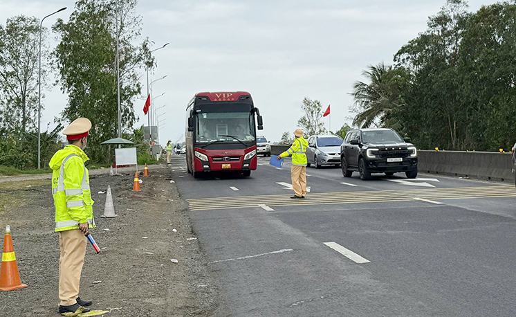 Đảm bảo an toàn, chống ùn tắc giao thông sau kỳ nghỉ tết