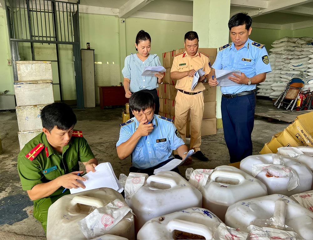 Tập trung chống buôn lậu, gian lận thương mại và hàng giả