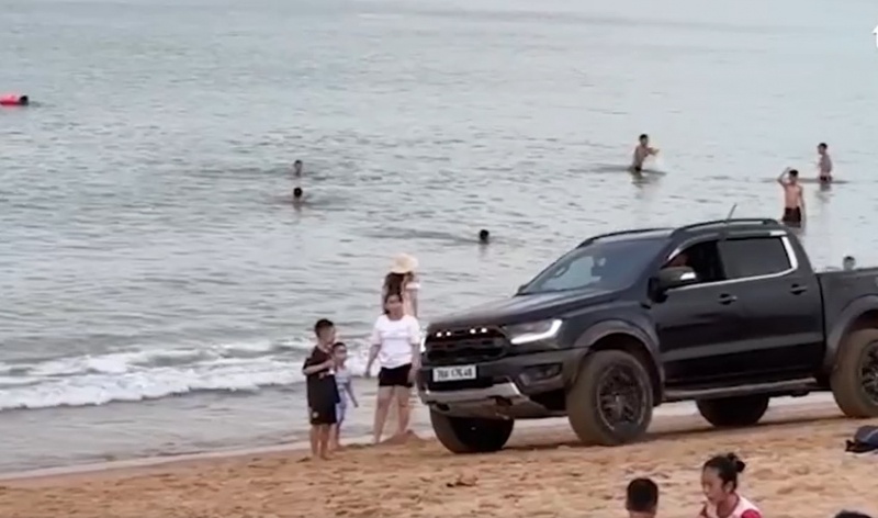 Tai xe ban tai,  Chay ngong nghenh,  Bai bien Tuy Hoa,  Resort SaLa,  Khach san Resort SaLa anh 2