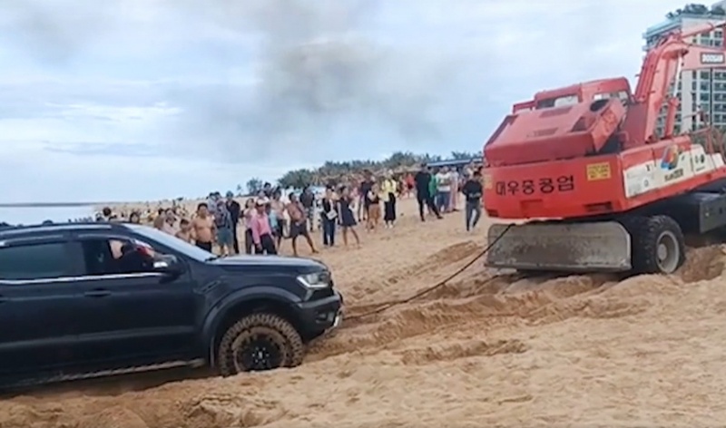 Tai xe ban tai,  Chay ngong nghenh,  Bai bien Tuy Hoa,  Resort SaLa,  Khach san Resort SaLa anh 3